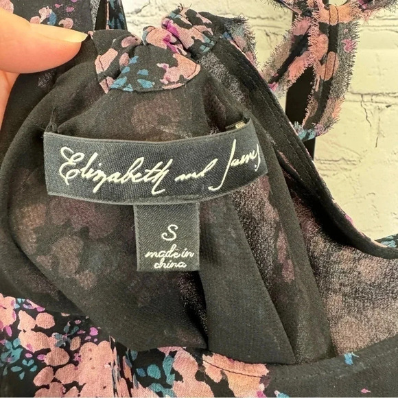 Elizabeth and James 100% Silk Sheer Floral Top Size Small - Picture 6 of 7